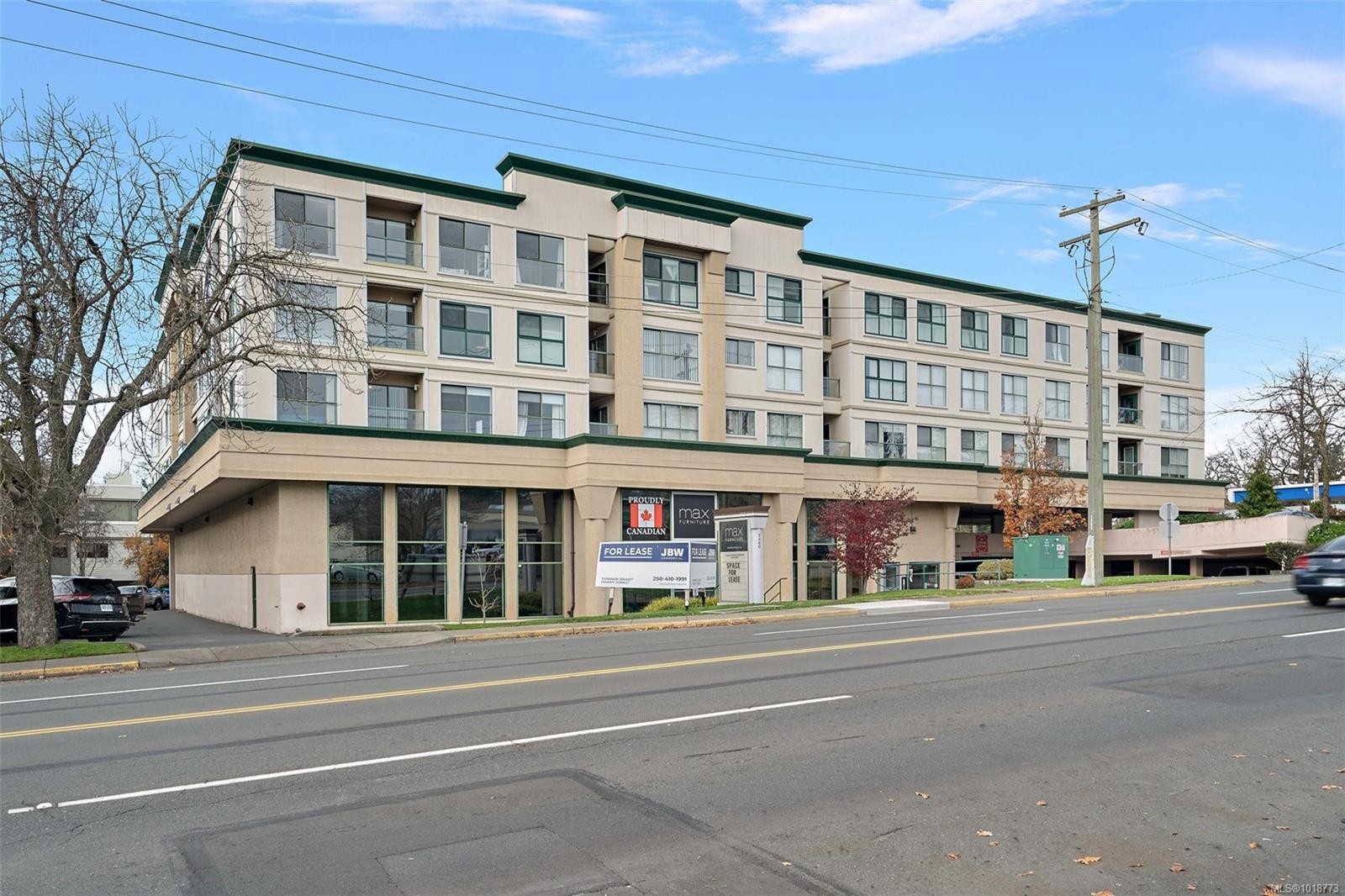 209-3460 Quadra St, Victoria, BC - Outdoor With Facade