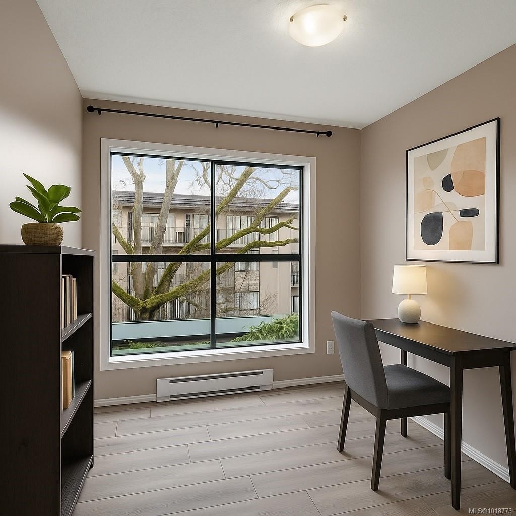 209-3460 Quadra St, Victoria, BC - Indoor Photo Showing Dining Room