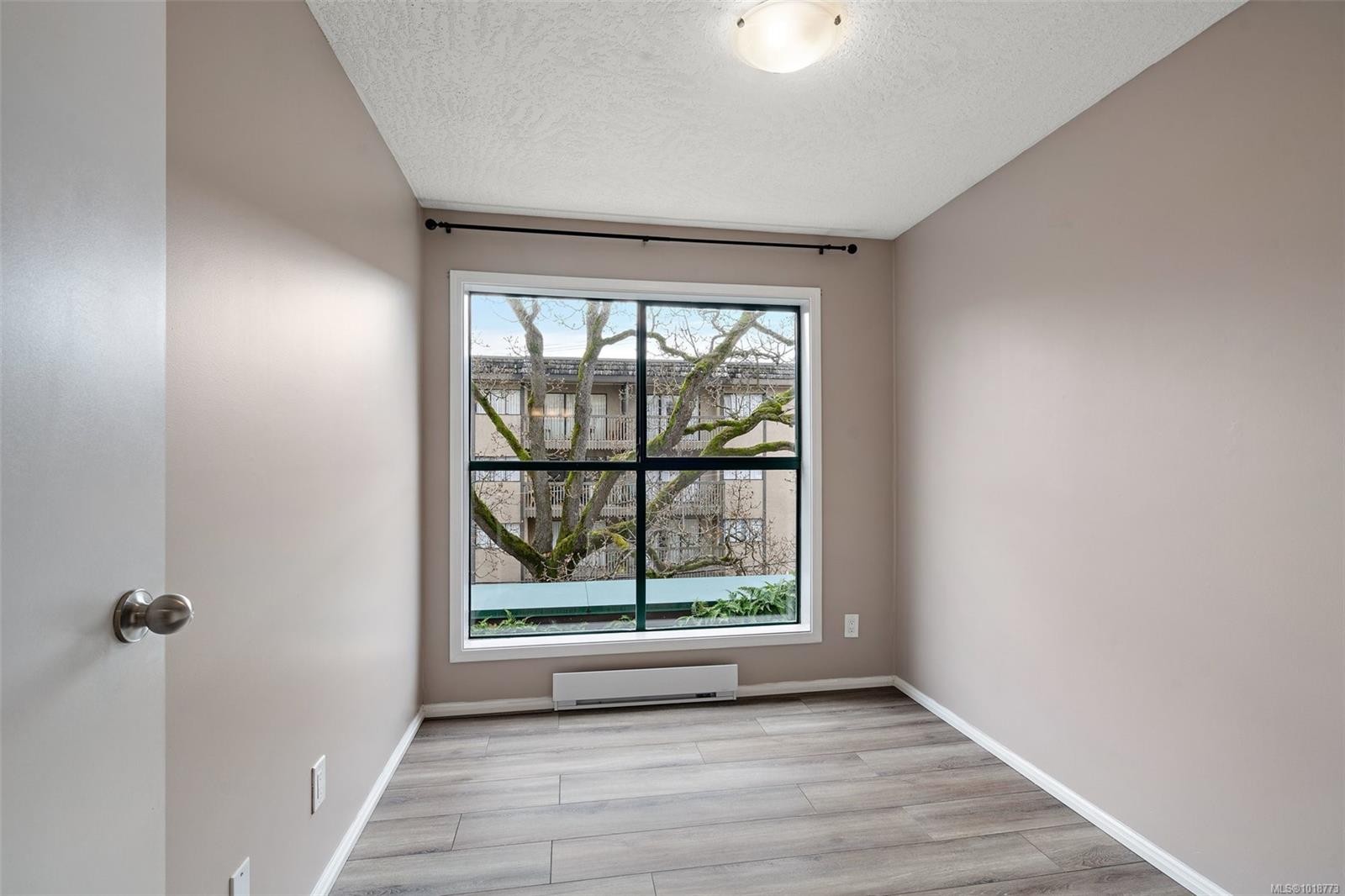 209-3460 Quadra St, Victoria, BC - Indoor Photo Showing Other Room