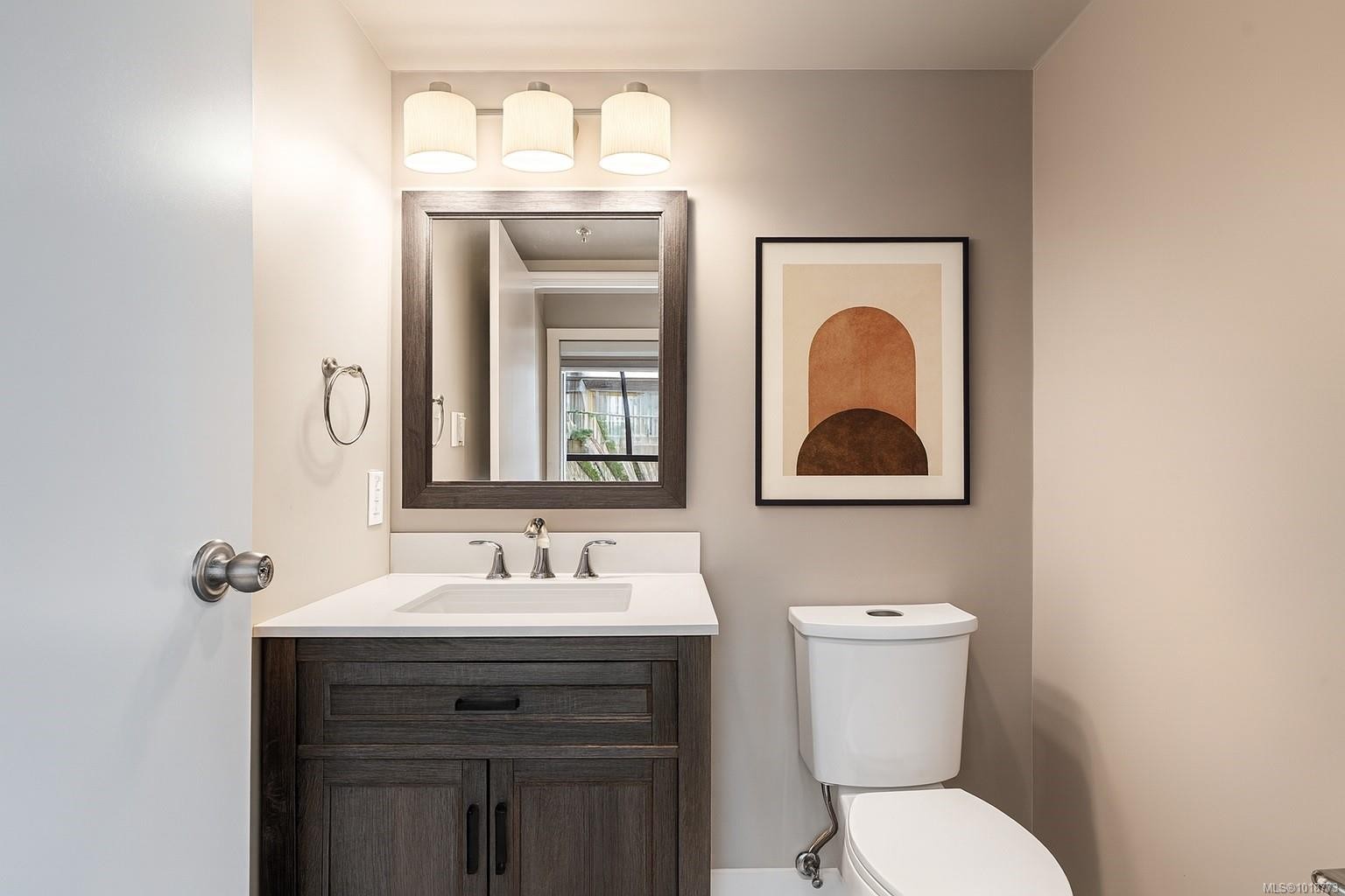 209-3460 Quadra St, Victoria, BC - Indoor Photo Showing Bathroom