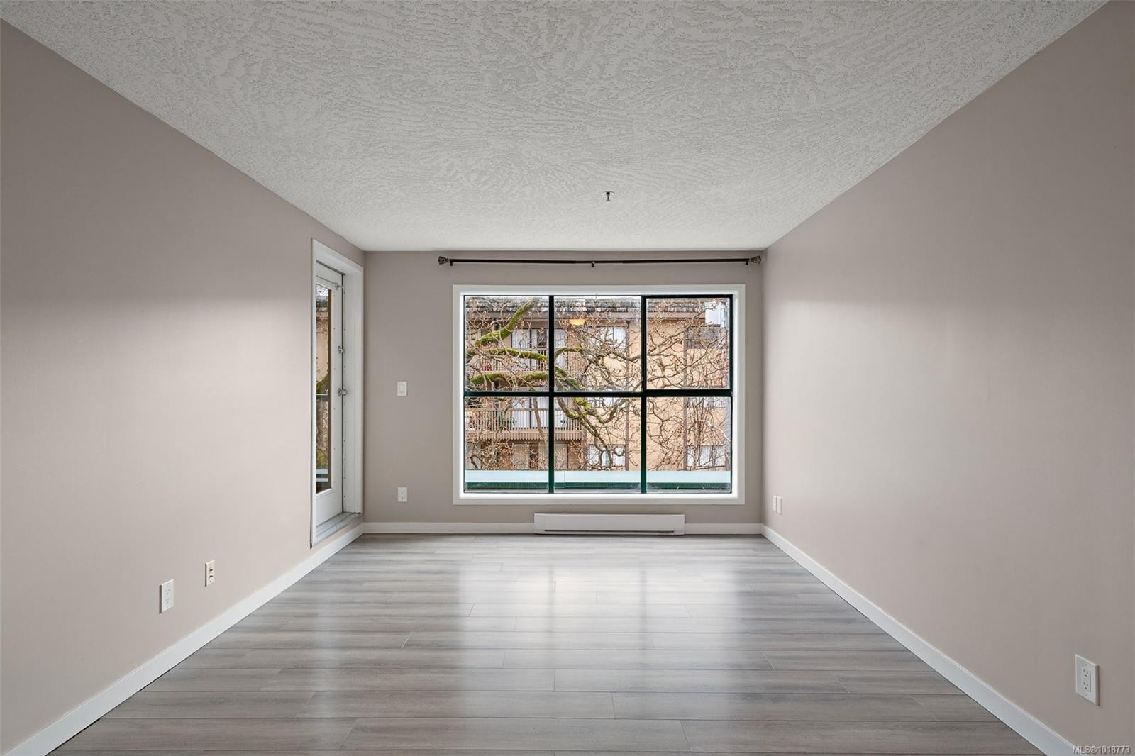 209-3460 Quadra St, Victoria, BC - Indoor Photo Showing Other Room