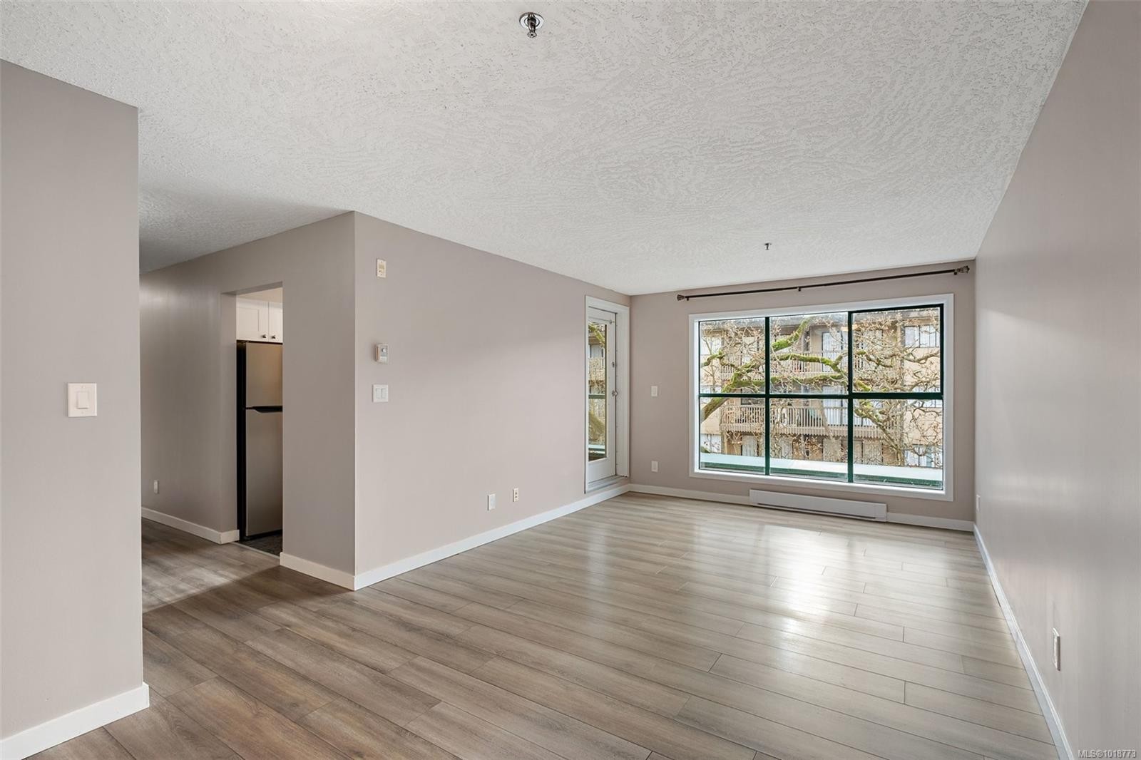 209-3460 Quadra St, Victoria, BC - Indoor Photo Showing Other Room