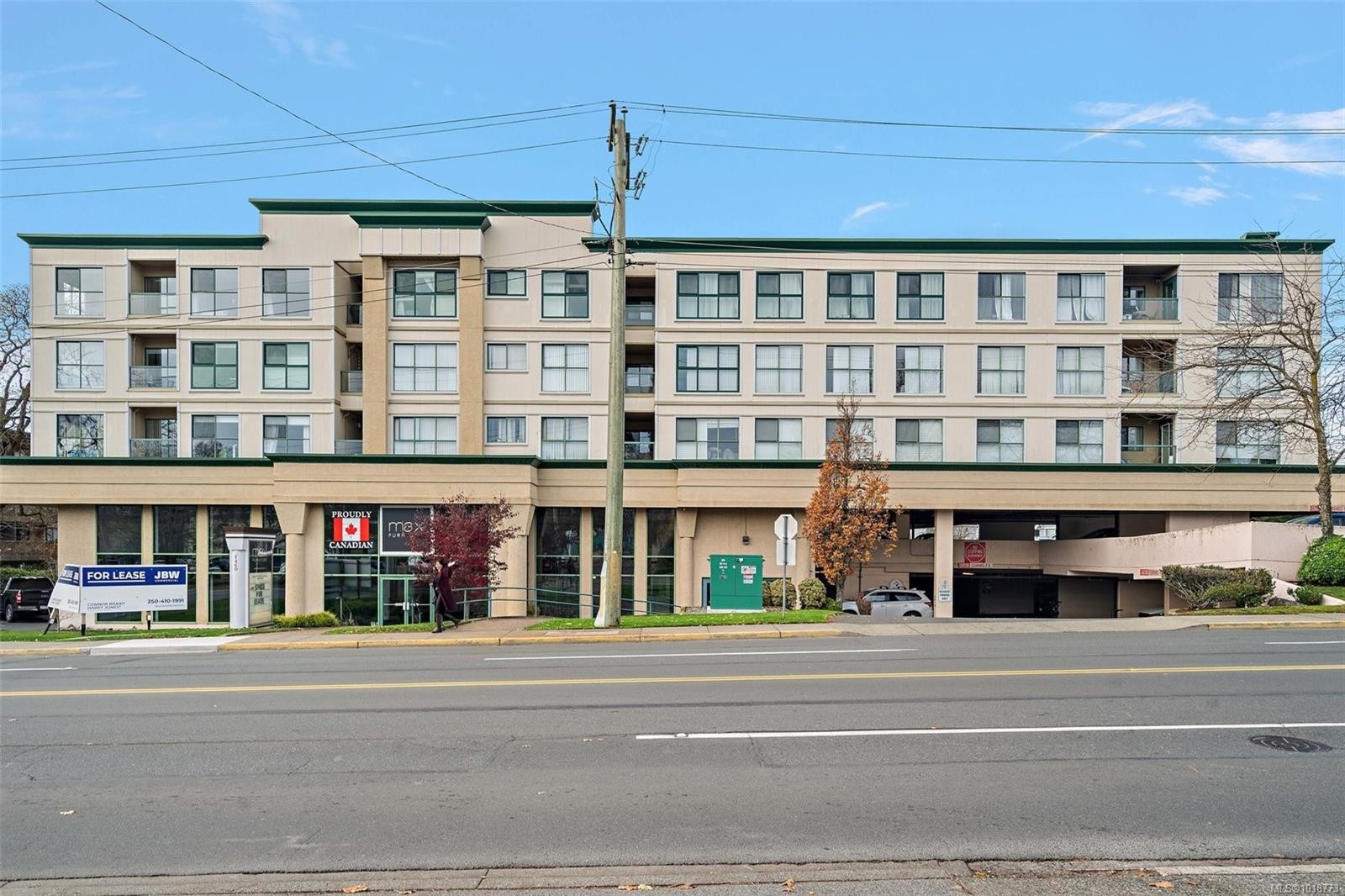 209-3460 Quadra St, Victoria, BC - Outdoor With Facade