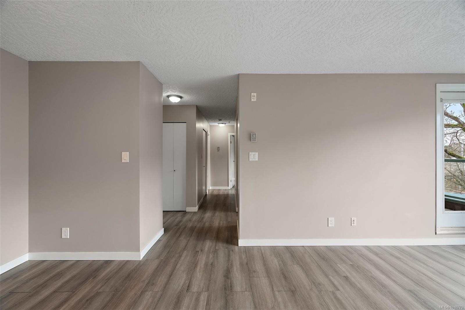 209-3460 Quadra St, Victoria, BC - Indoor Photo Showing Other Room