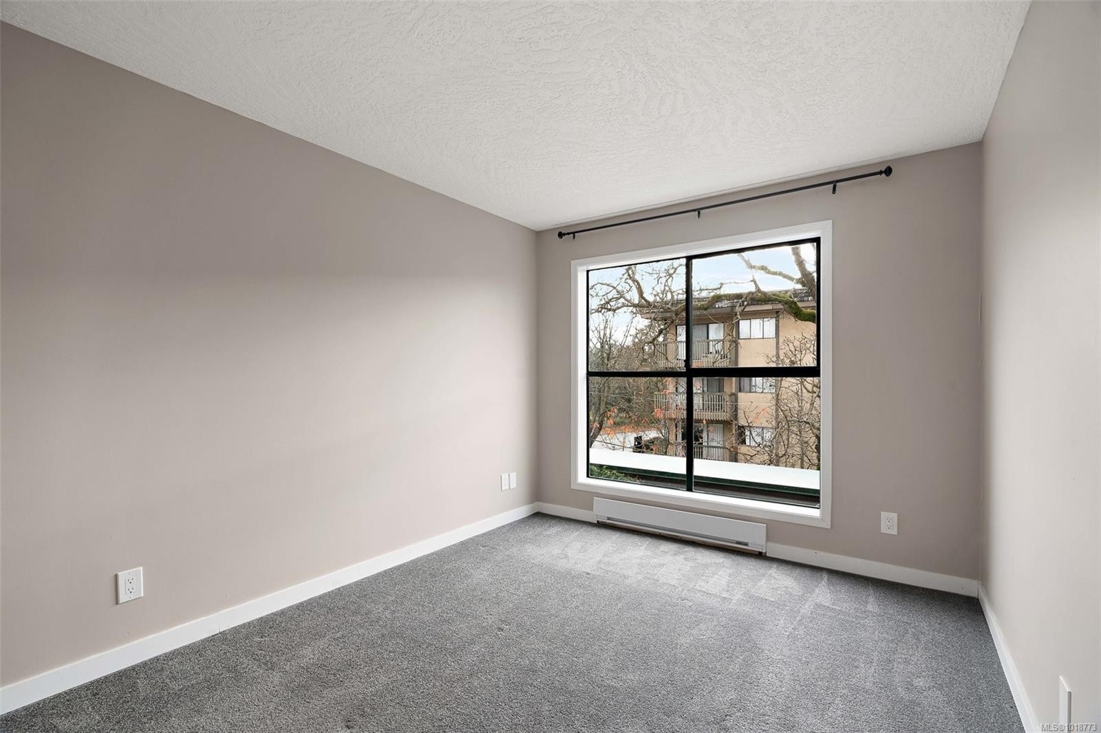 209-3460 Quadra St, Victoria, BC - Indoor Photo Showing Other Room