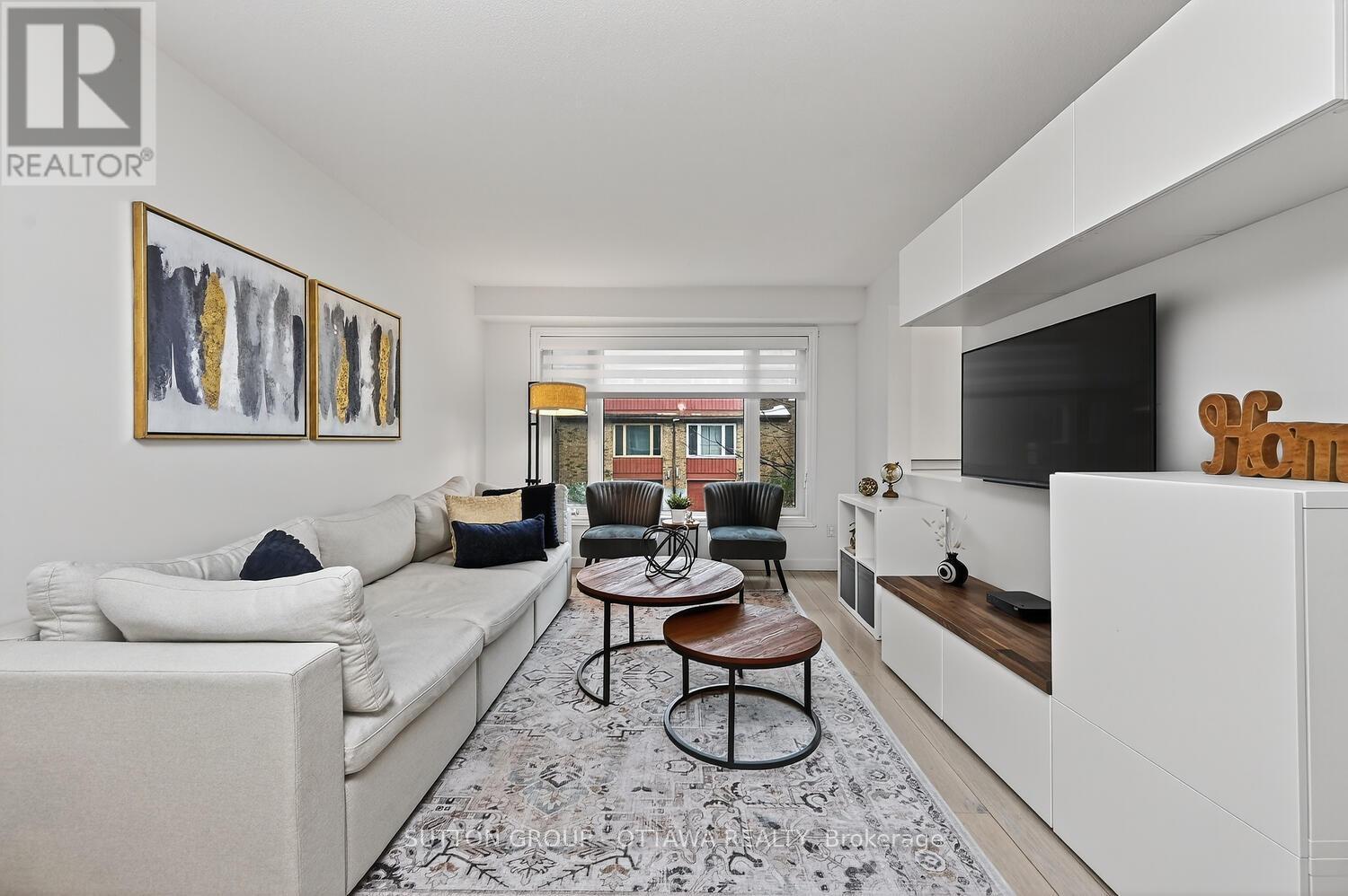 1 Bayside Private, Ottawa, ON - Indoor Photo Showing Living Room