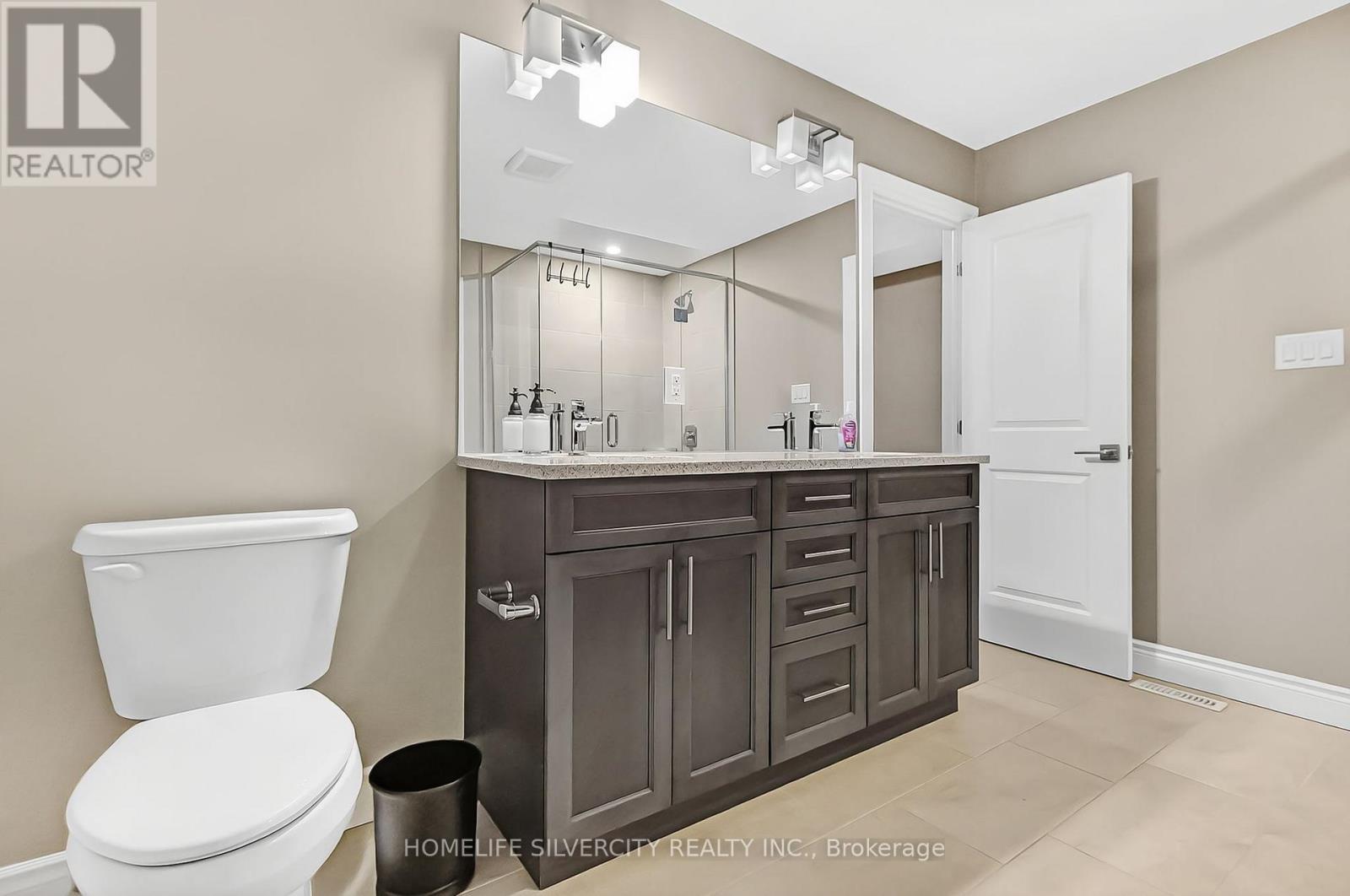 1601 Henrica Avenue, London North, ON - Indoor Photo Showing Bathroom