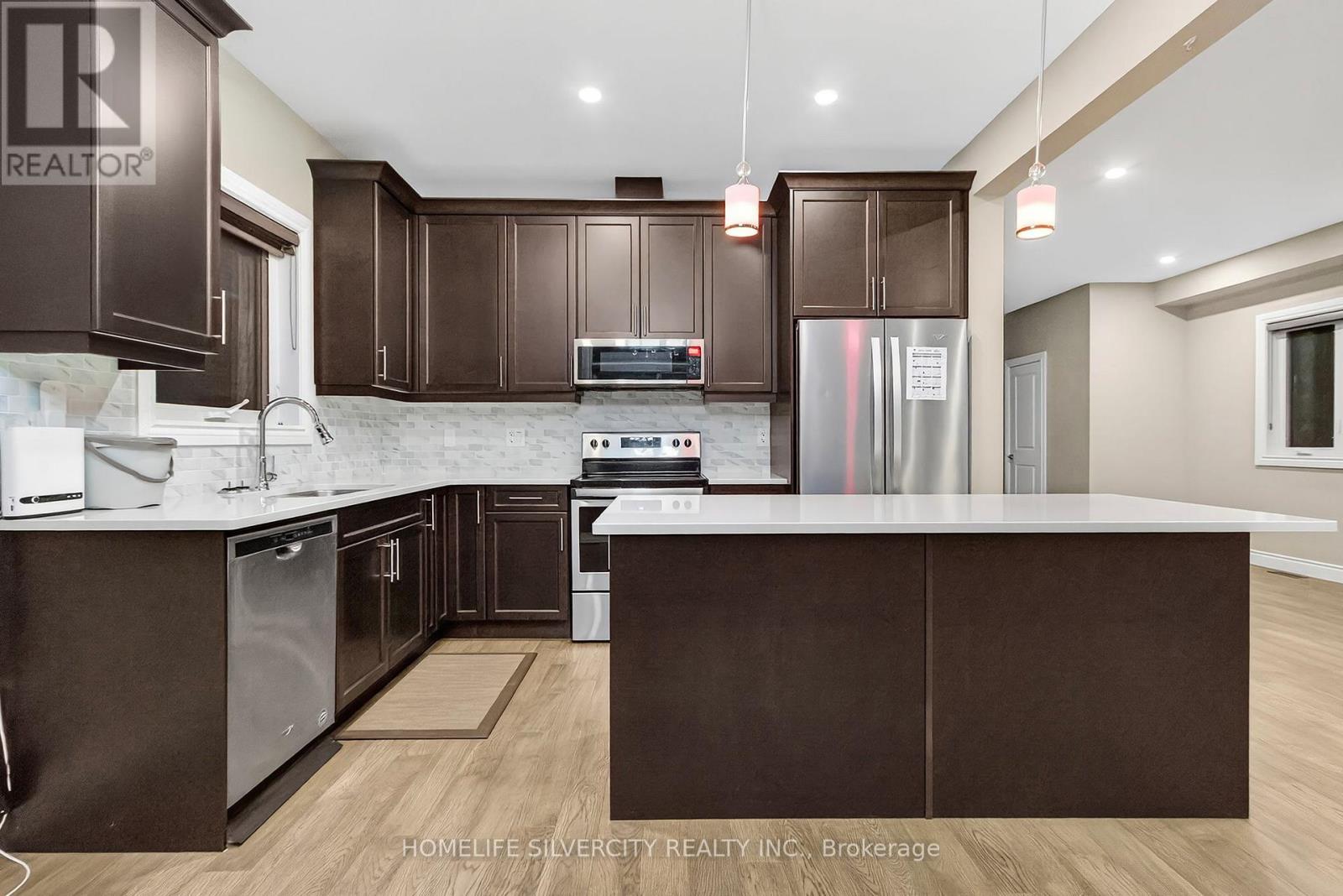 1601 Henrica Avenue, London North, ON - Indoor Photo Showing Kitchen With Stainless Steel Kitchen With Upgraded Kitchen
