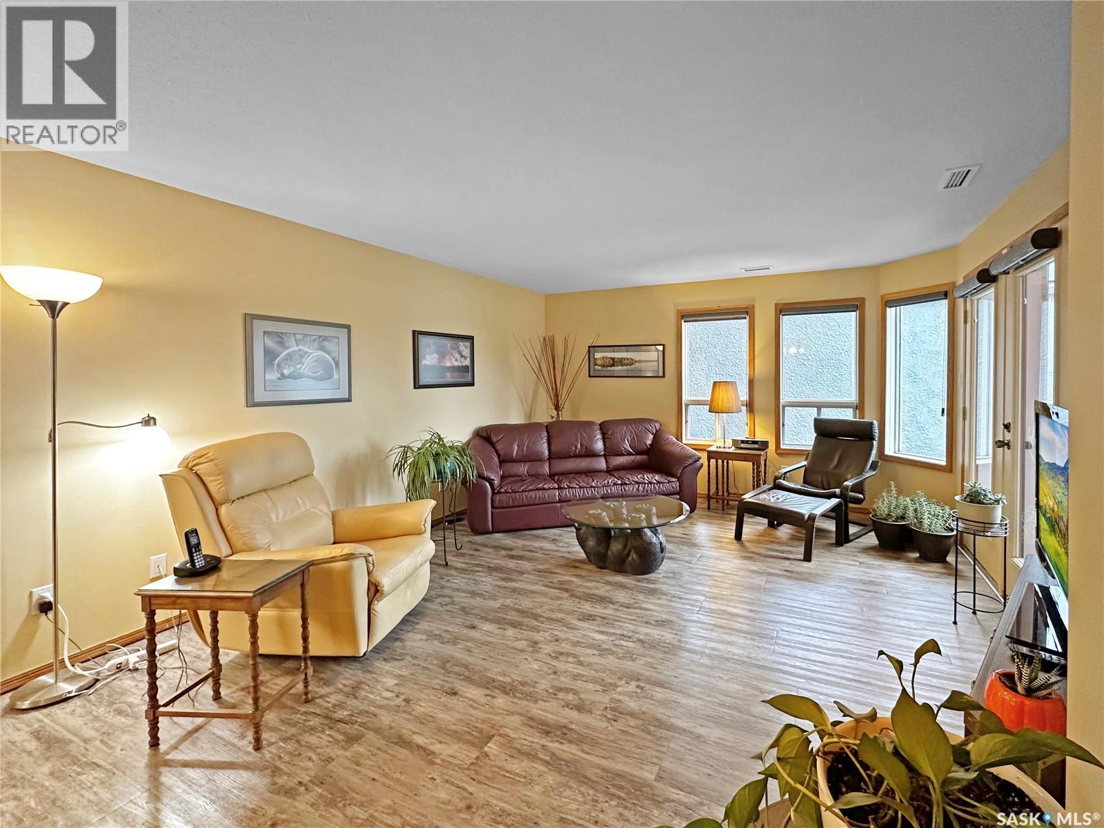 A1 532 River Street, Prince Albert, SK - Indoor Photo Showing Living Room