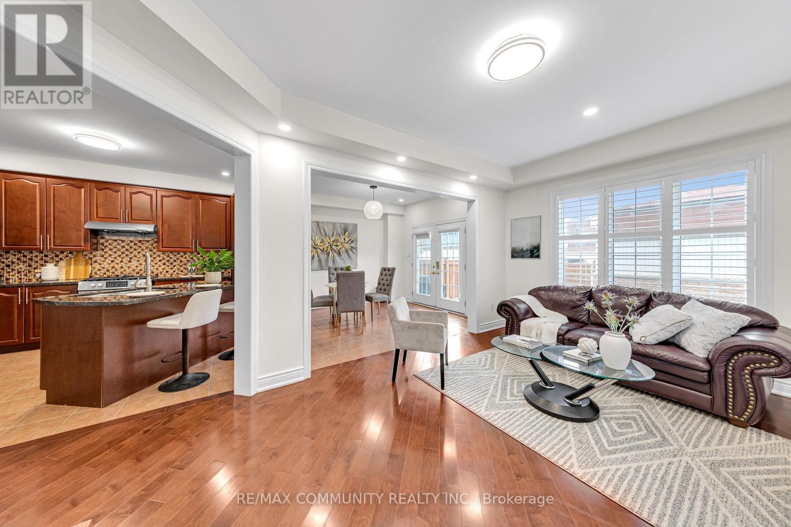 17 Rouge Bank Drive, Markham, ON - Indoor