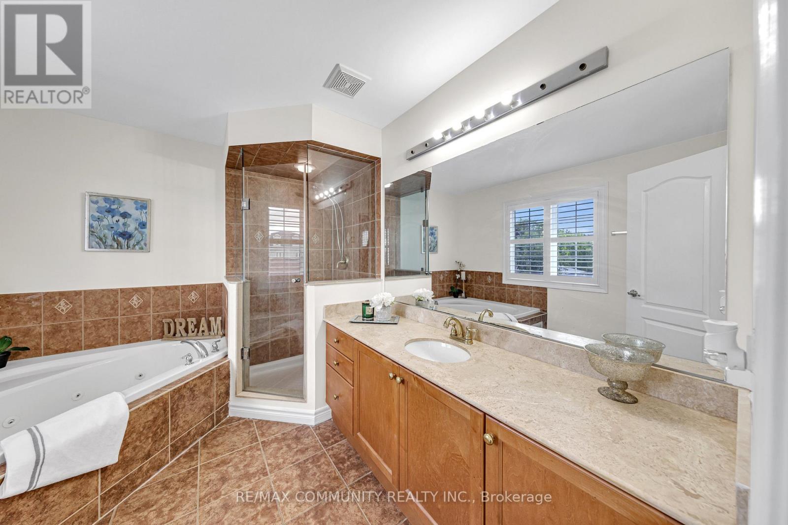 17 Rouge Bank Drive, Markham, ON - Indoor Photo Showing Bathroom