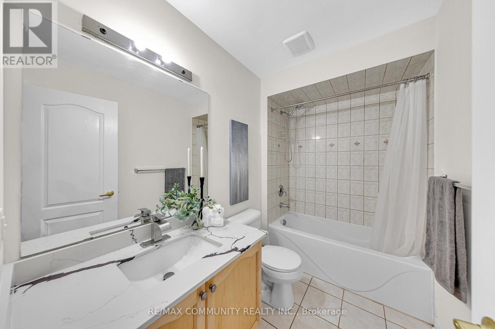 17 Rouge Bank Drive, Markham, ON - Indoor Photo Showing Bathroom