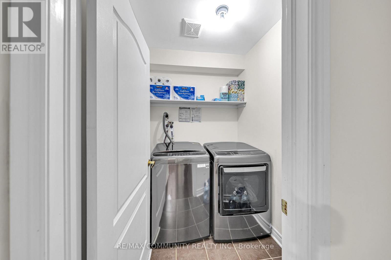17 Rouge Bank Drive, Markham, ON - Indoor Photo Showing Laundry Room