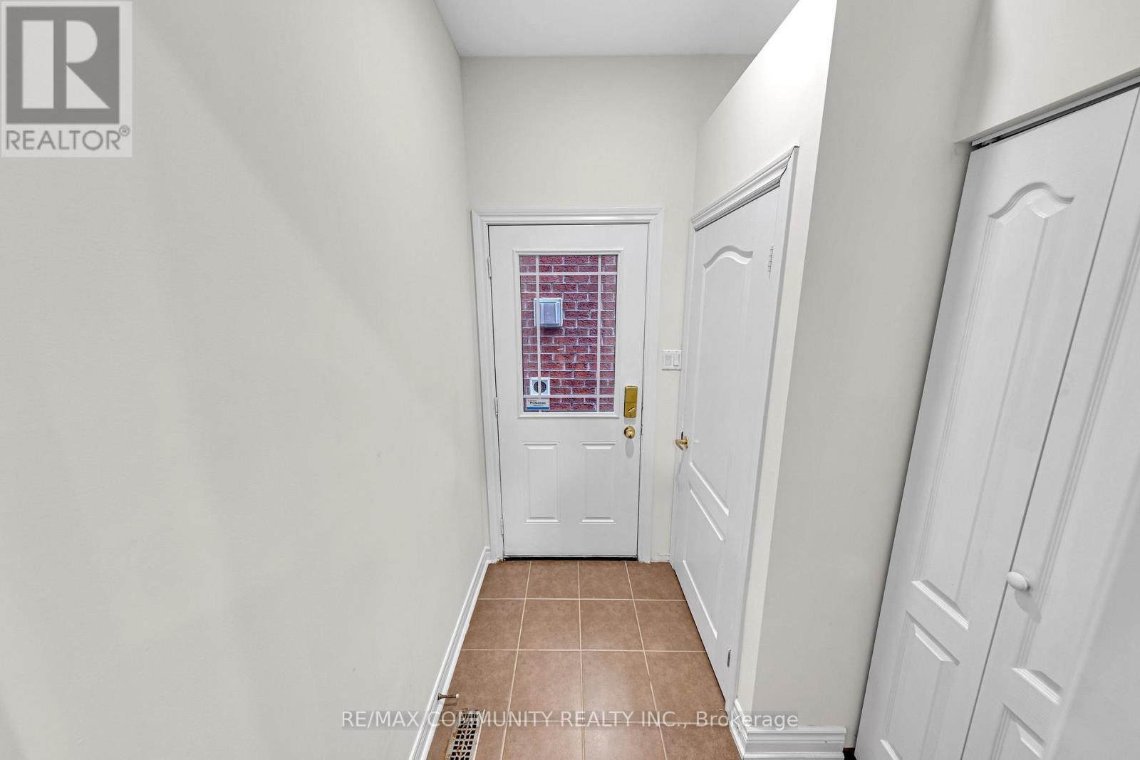 17 Rouge Bank Drive, Markham, ON - Indoor Photo Showing Other Room