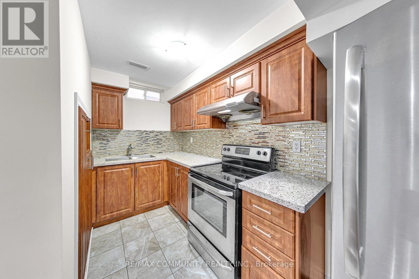 17 Rouge Bank Drive, Markham, ON - Indoor Photo Showing Kitchen With Stainless Steel Kitchen With Upgraded Kitchen