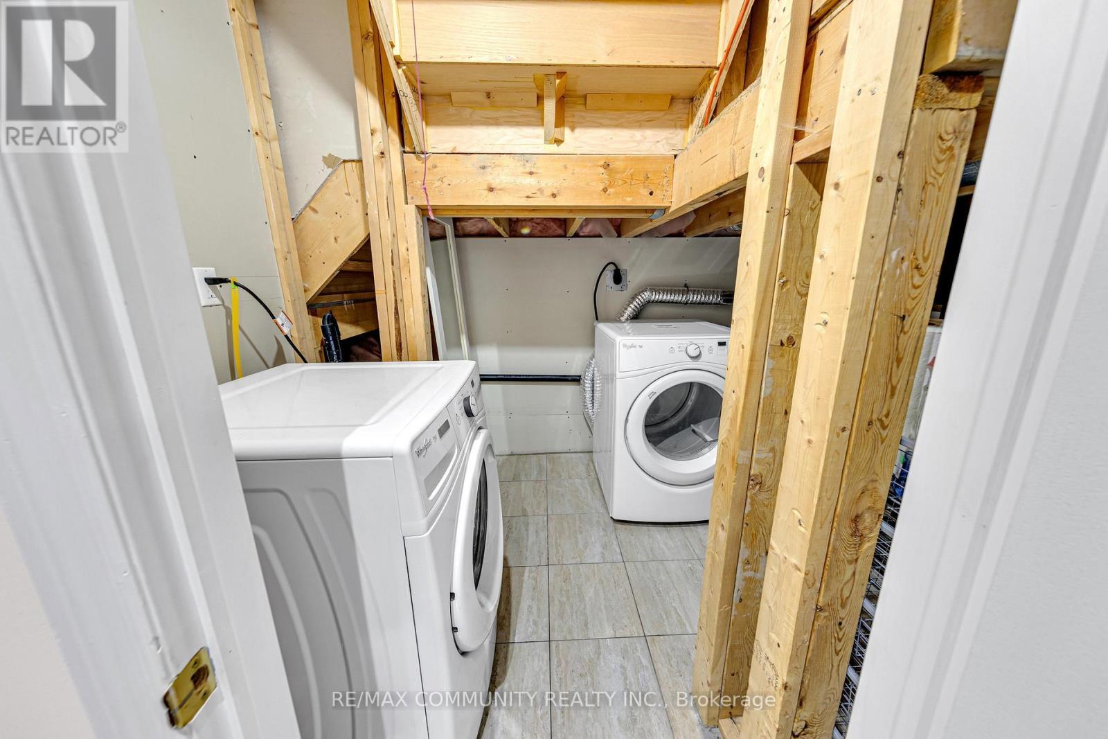 17 Rouge Bank Drive, Markham, ON - Indoor Photo Showing Laundry Room
