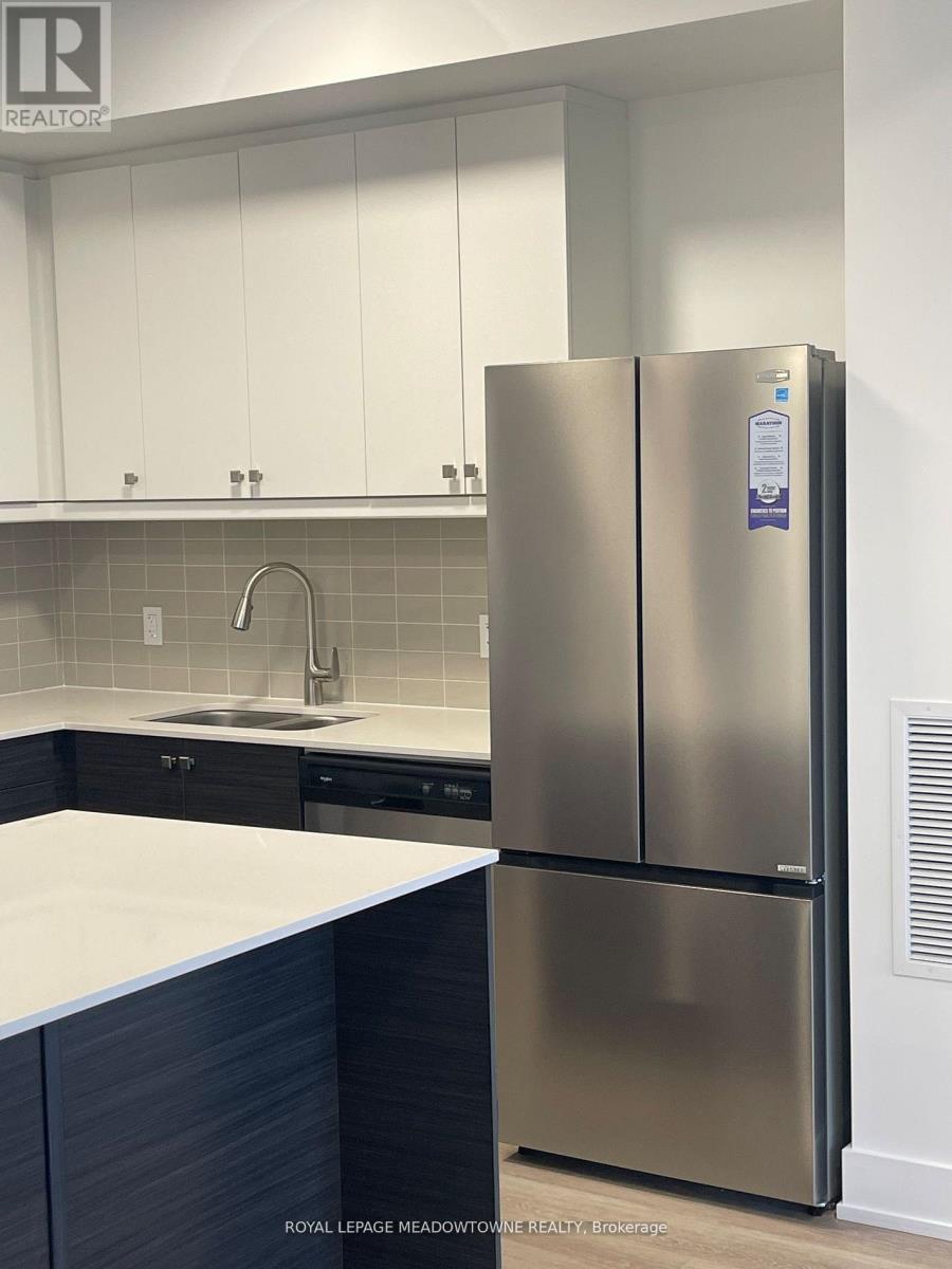 407 - 19B West Street N, Kawartha Lakes, ON - Indoor Photo Showing Kitchen