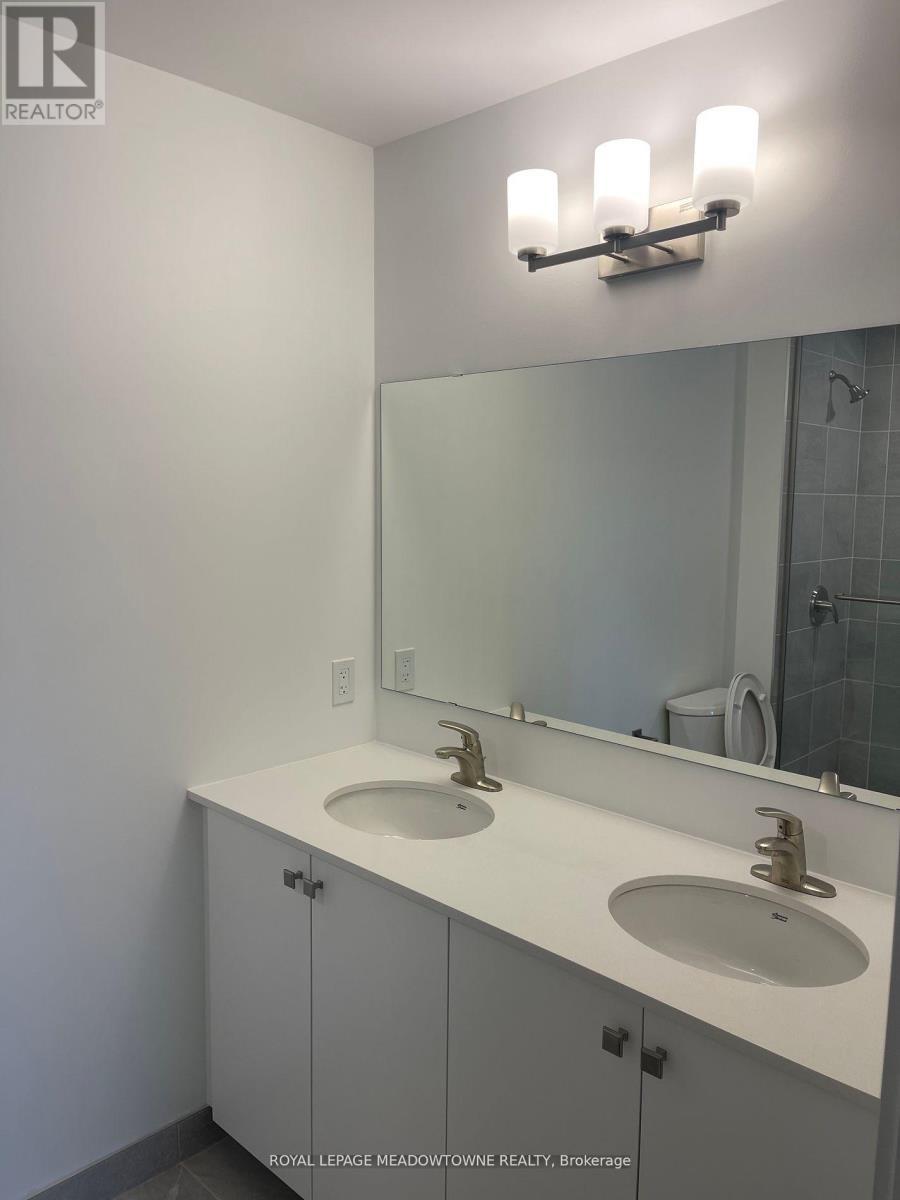 407 - 19B West Street N, Kawartha Lakes, ON - Indoor Photo Showing Bathroom