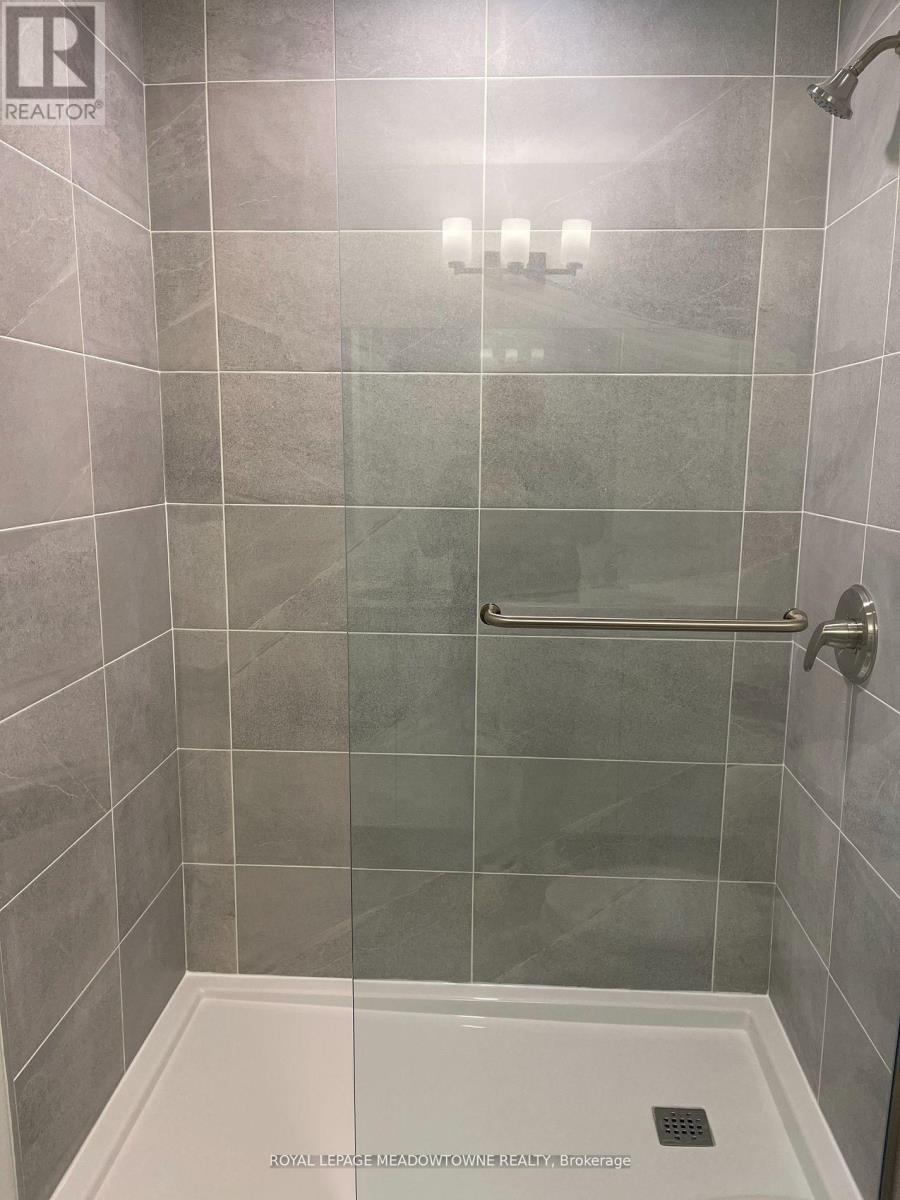 407 - 19B West Street N, Kawartha Lakes, ON - Indoor Photo Showing Bathroom