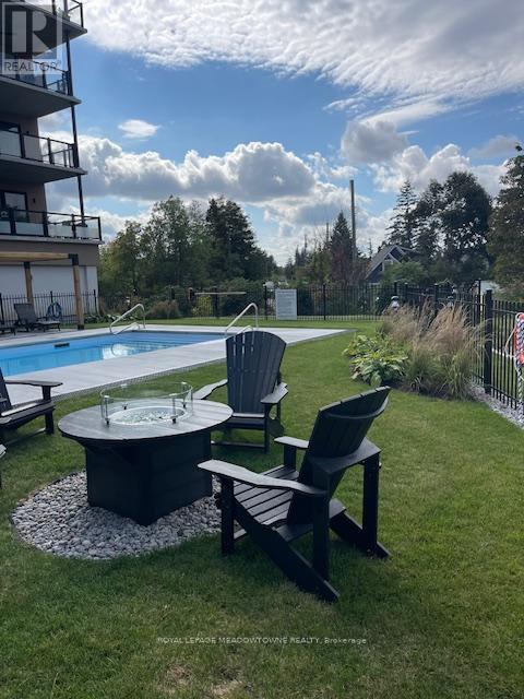 407 - 19B West Street N, Kawartha Lakes, ON - Outdoor With In Ground Pool
