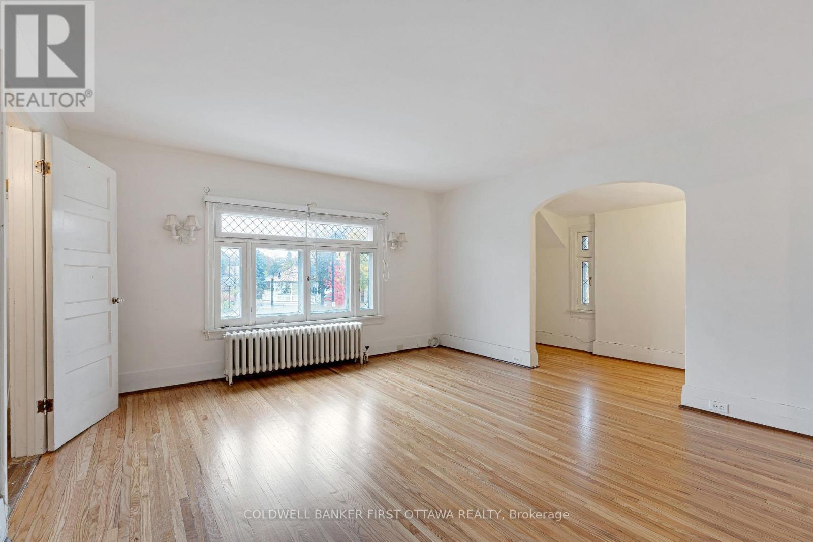 2 Gladstone Avenue, Smiths Falls, ON - Indoor