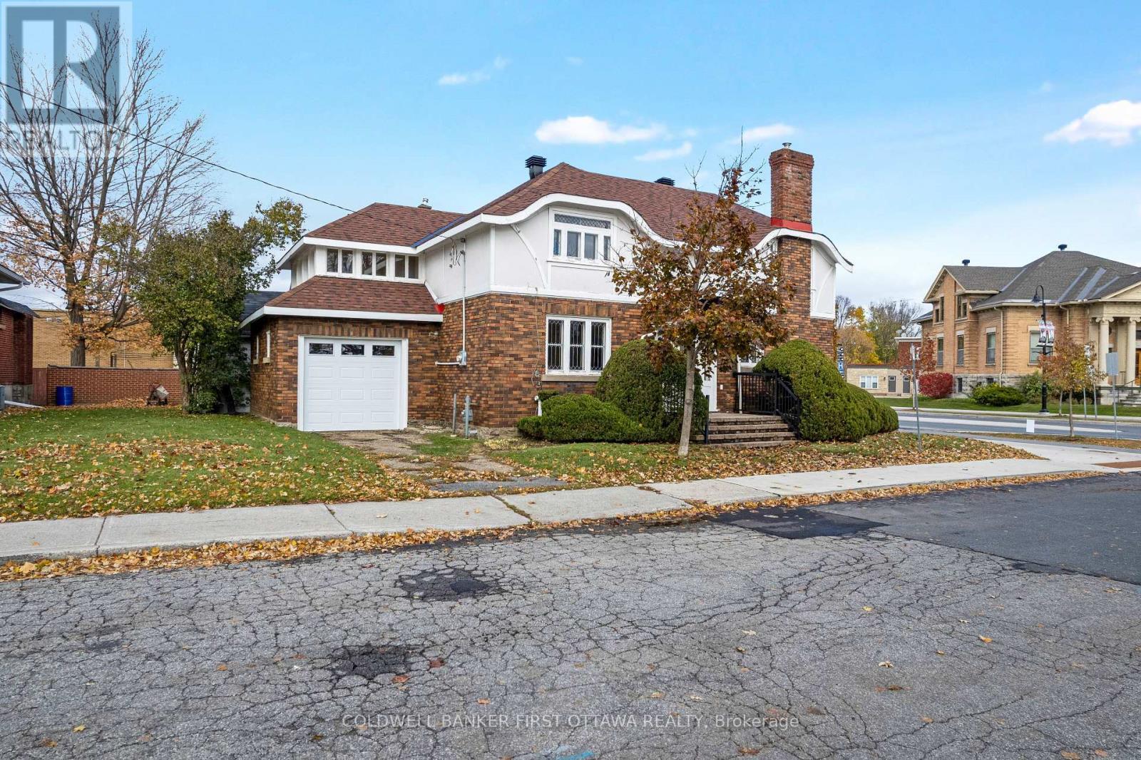 2 Gladstone Avenue, Smiths Falls, ON - Outdoor With Facade