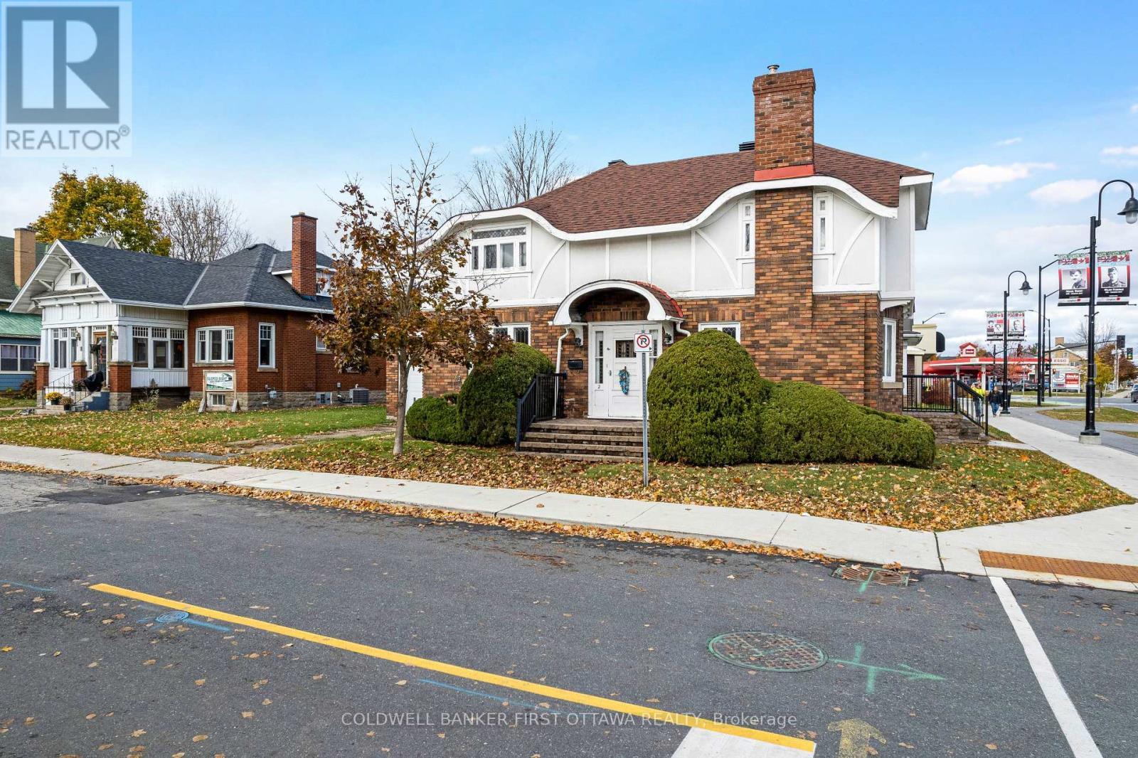 2 Gladstone Avenue, Smiths Falls, ON - Outdoor With Facade