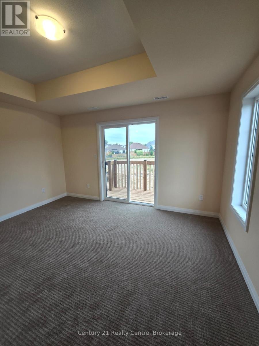 Main Level - 415 Louisa Street, Fort Erie, ON - Indoor Photo Showing Other Room