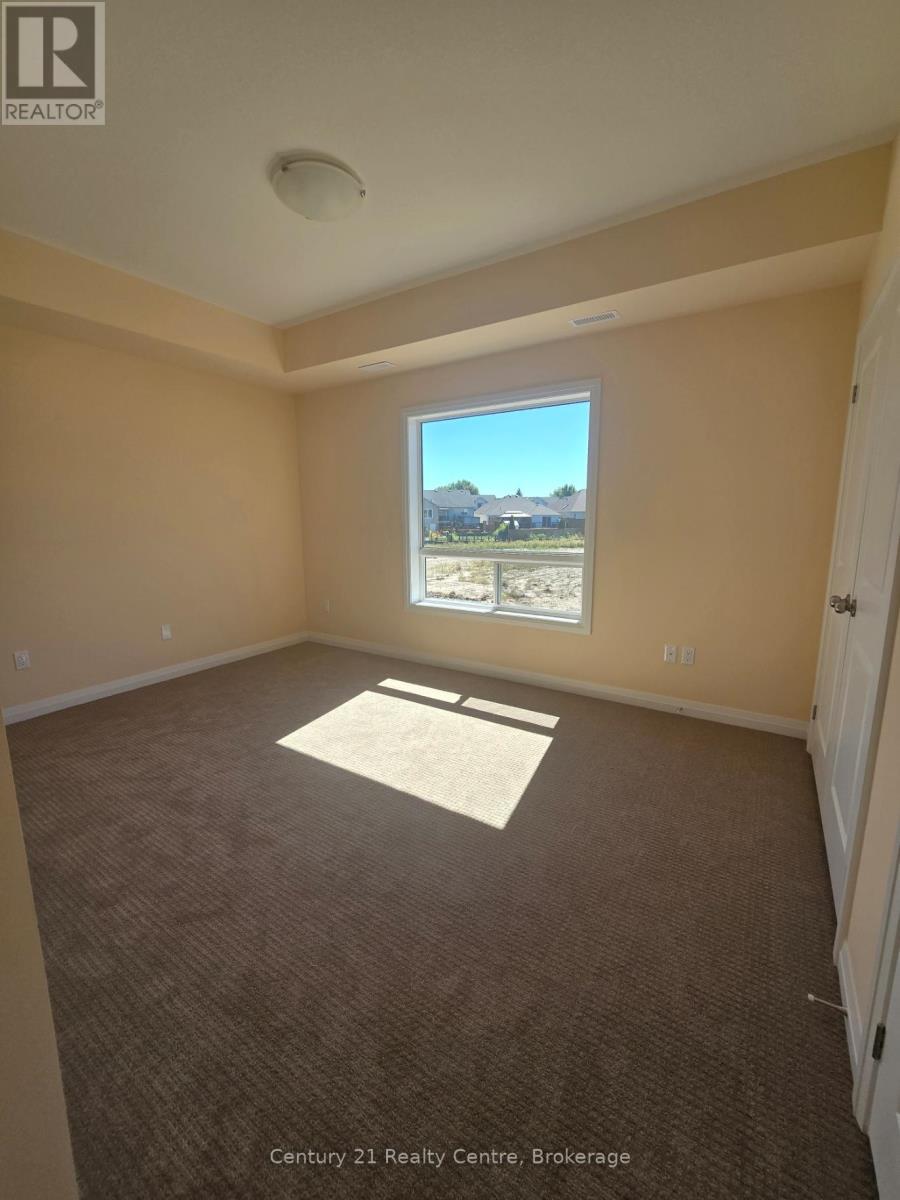 Main Level - 415 Louisa Street, Fort Erie, ON - Indoor Photo Showing Other Room