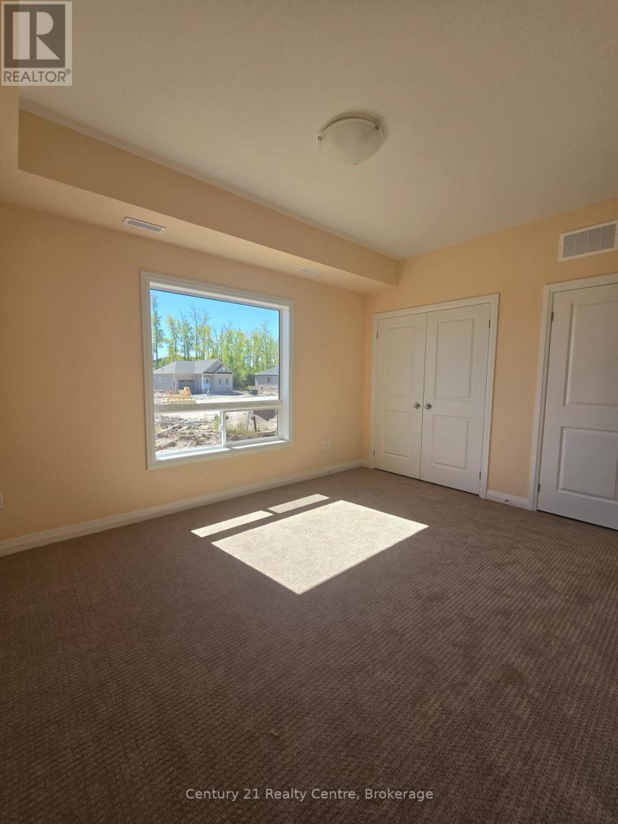 Main Level - 415 Louisa Street, Fort Erie, ON - Indoor Photo Showing Other Room