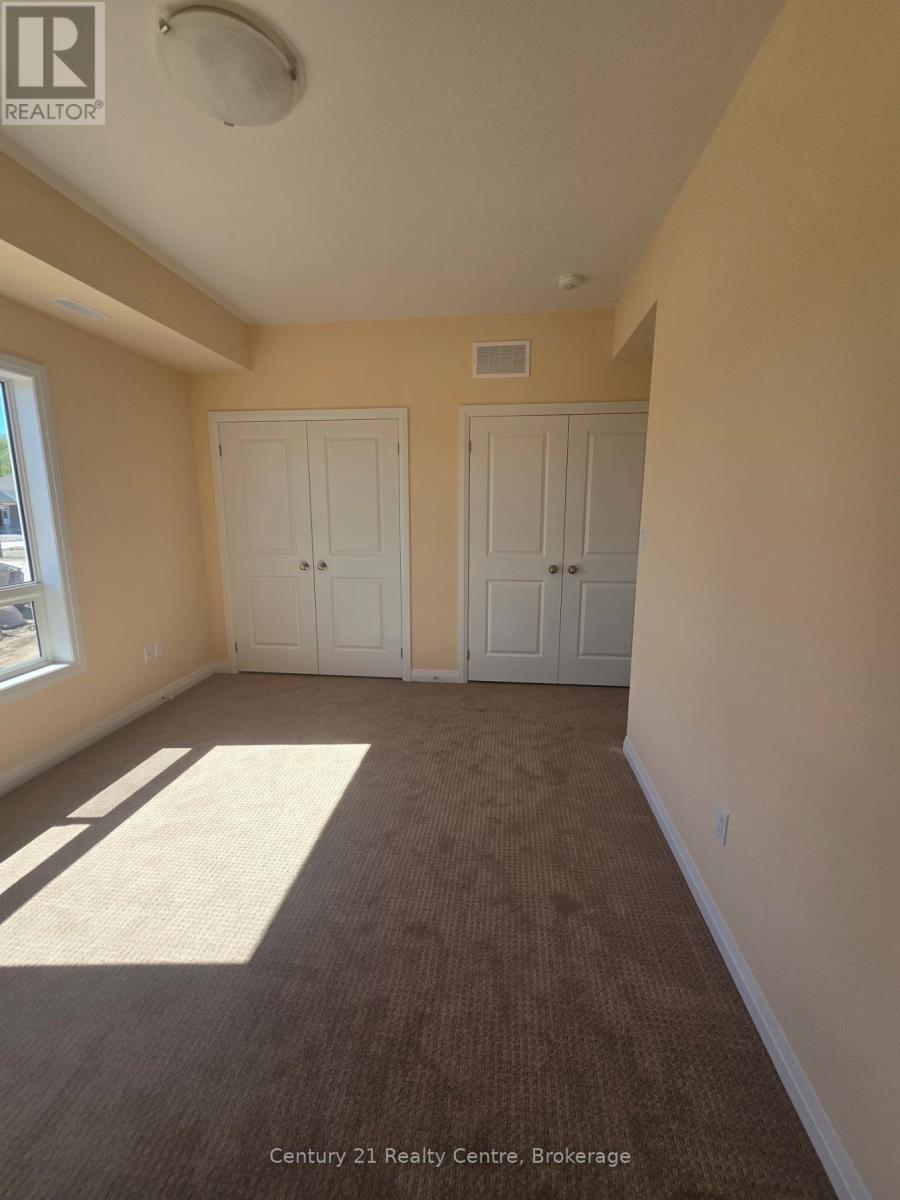 Main Level - 415 Louisa Street, Fort Erie, ON - Indoor Photo Showing Other Room