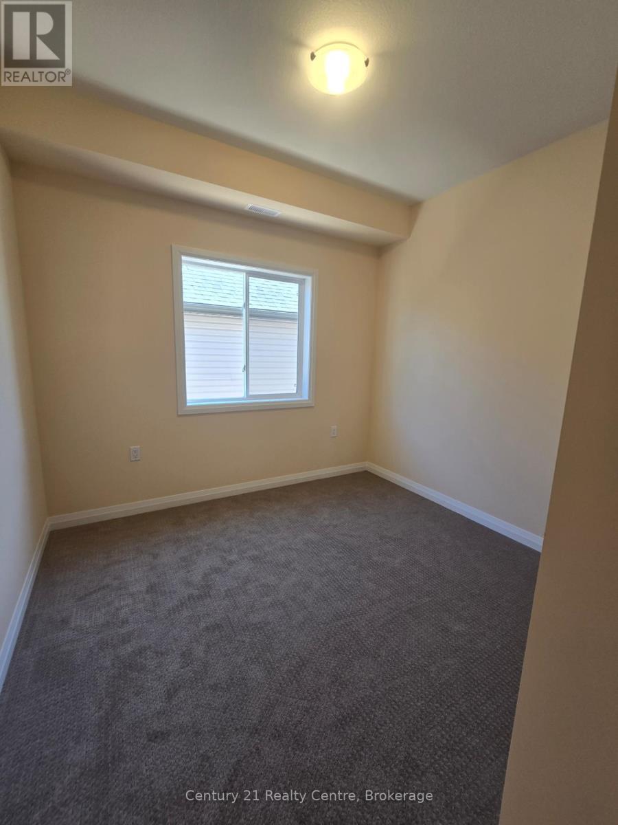 Main Level - 415 Louisa Street, Fort Erie, ON - Indoor Photo Showing Other Room