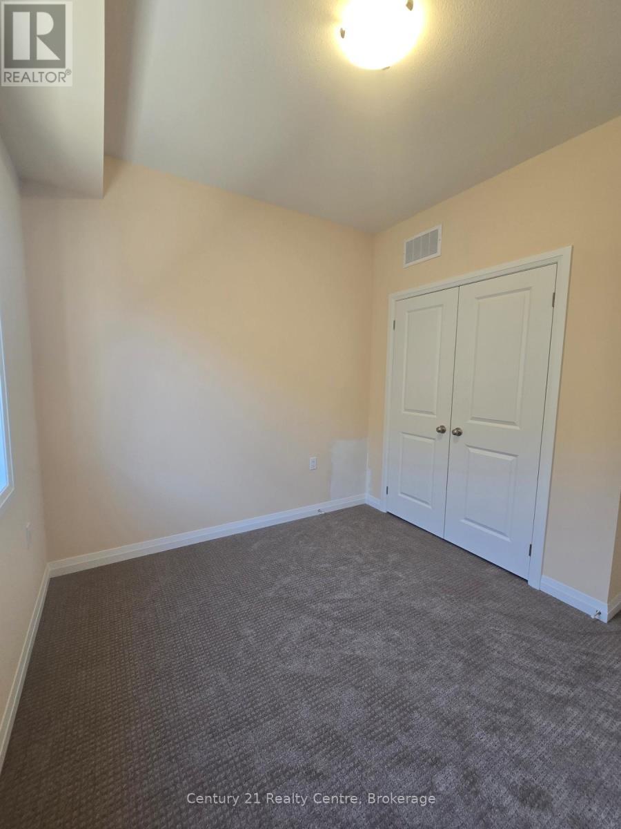 Main Level - 415 Louisa Street, Fort Erie, ON - Indoor Photo Showing Other Room