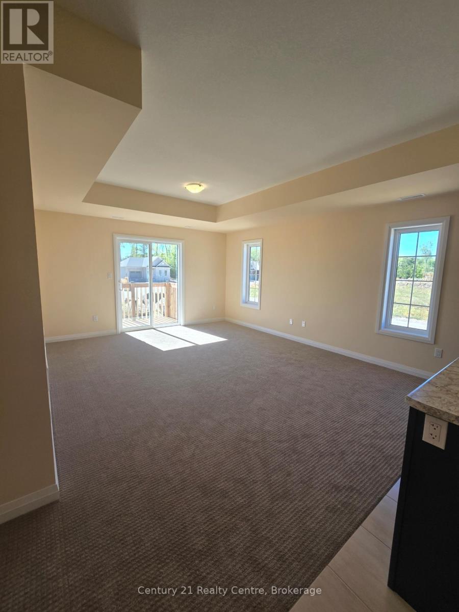 Main Level - 415 Louisa Street, Fort Erie, ON - Indoor Photo Showing Other Room