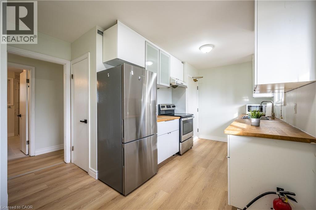120 Marshall Street, Waterloo, ON - Indoor Photo Showing Kitchen