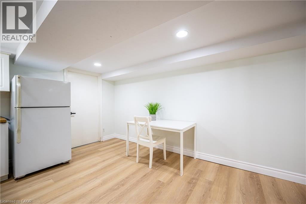 120 Marshall Street, Waterloo, ON - Indoor