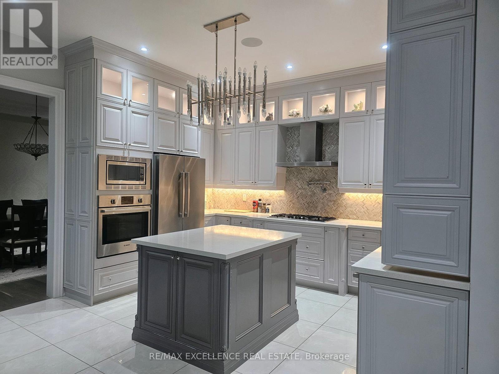 95 Gordon Randle Drive, Brampton, ON - Indoor Photo Showing Kitchen With Upgraded Kitchen