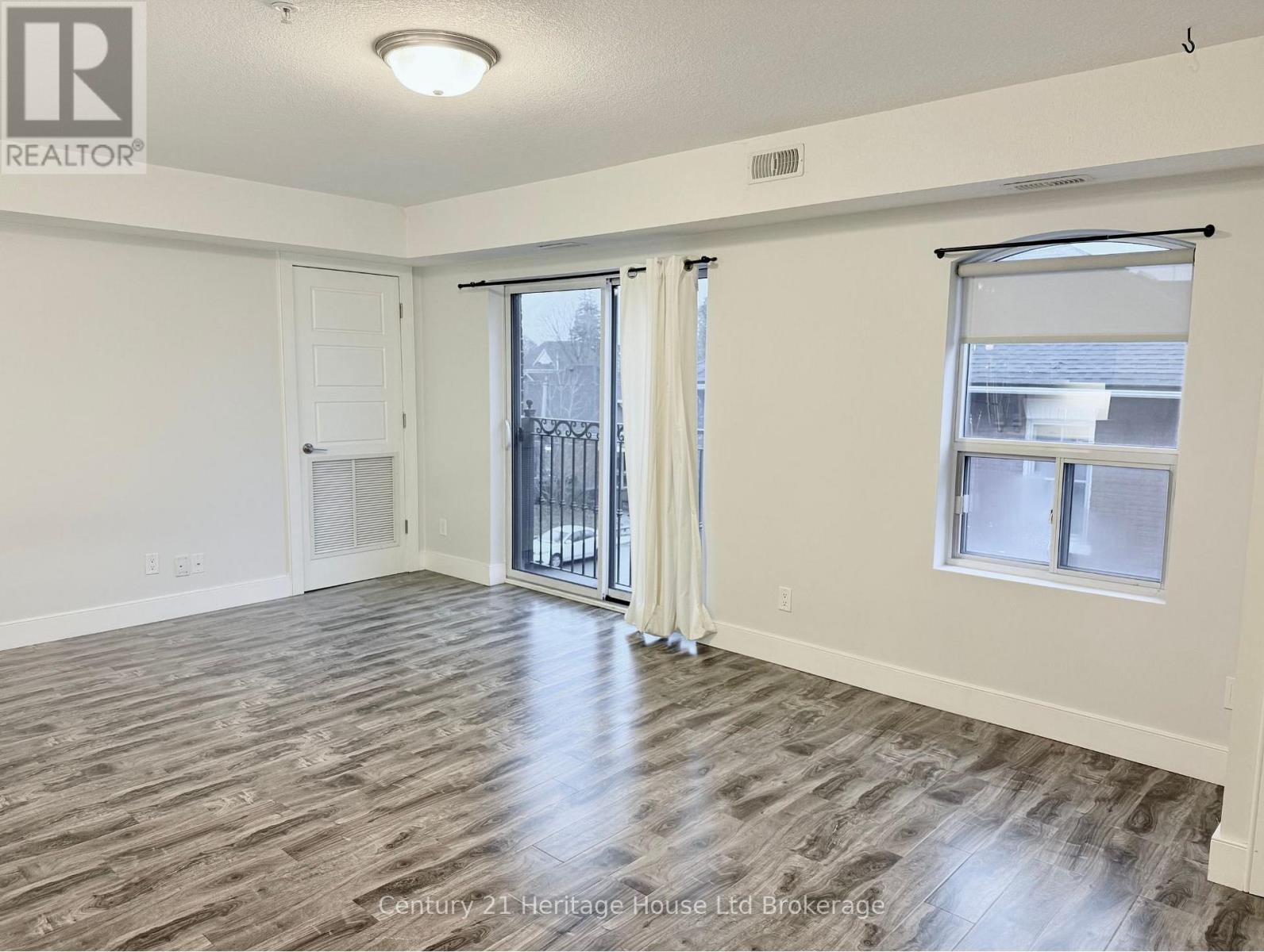 303 - 34 Brock Street, Woodstock (Woodstock - South), ON - Indoor Photo Showing Other Room