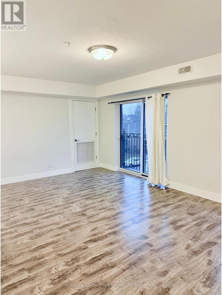 303 - 34 Brock Street, Woodstock (Woodstock - South), ON - Indoor Photo Showing Other Room