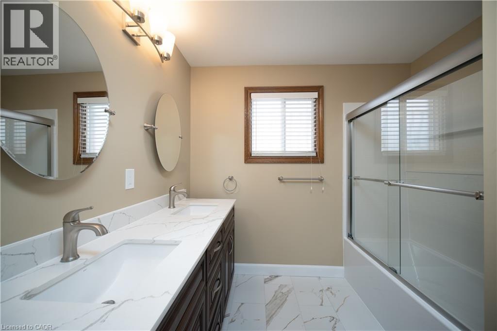 123 Eleanor Avenue Unit# Main, Hamilton, ON - Indoor Photo Showing Bathroom