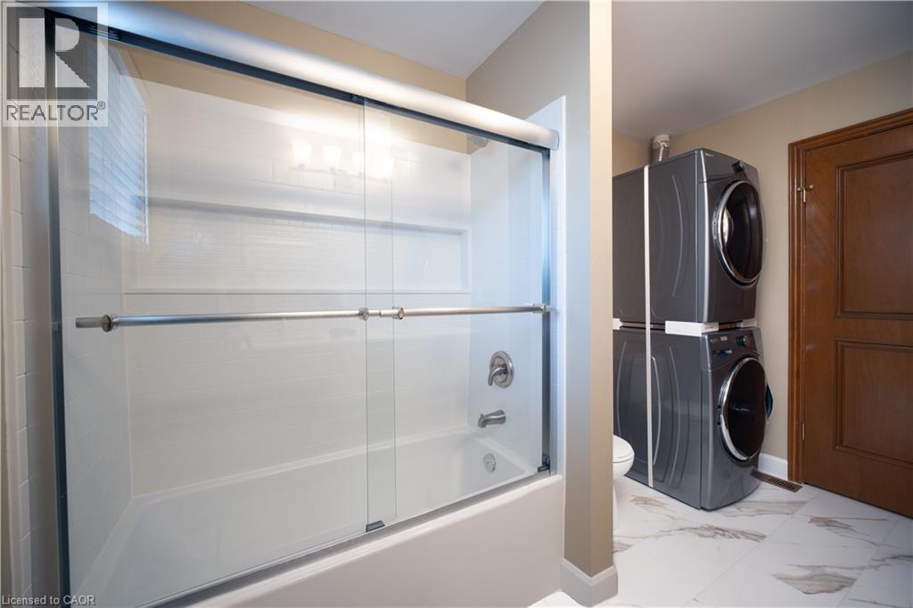 123 Eleanor Avenue Unit# Main, Hamilton, ON - Indoor Photo Showing Laundry Room