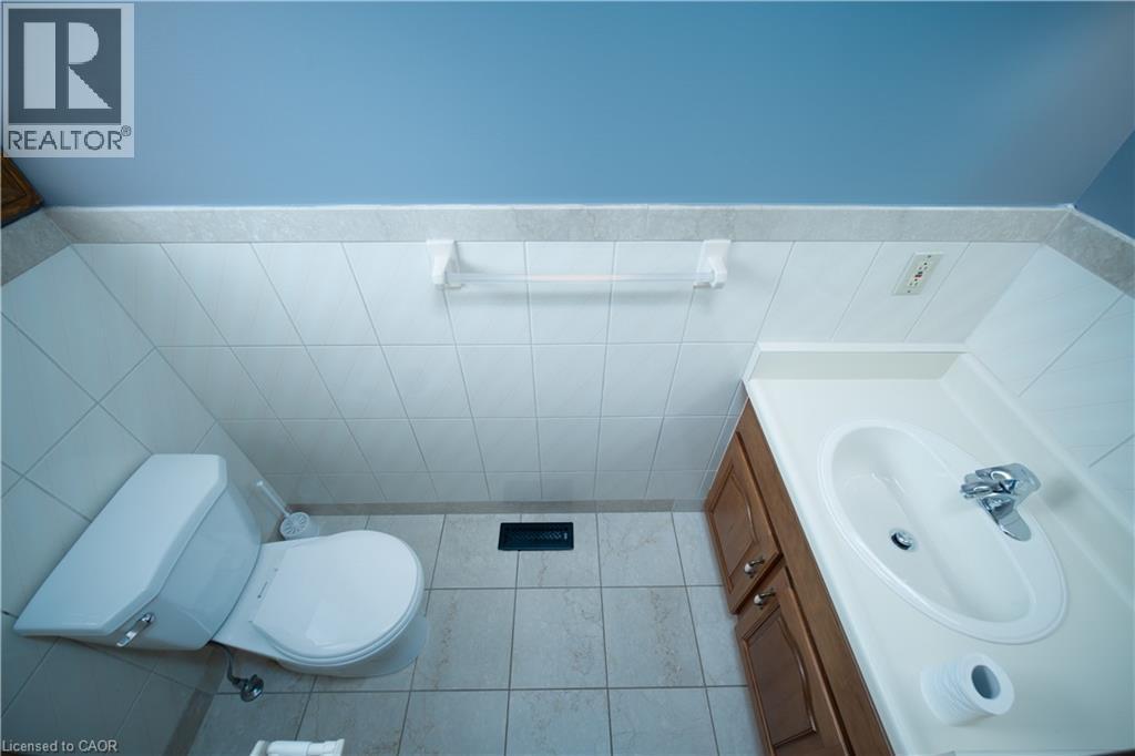 123 Eleanor Avenue Unit# Main, Hamilton, ON - Indoor Photo Showing Bathroom