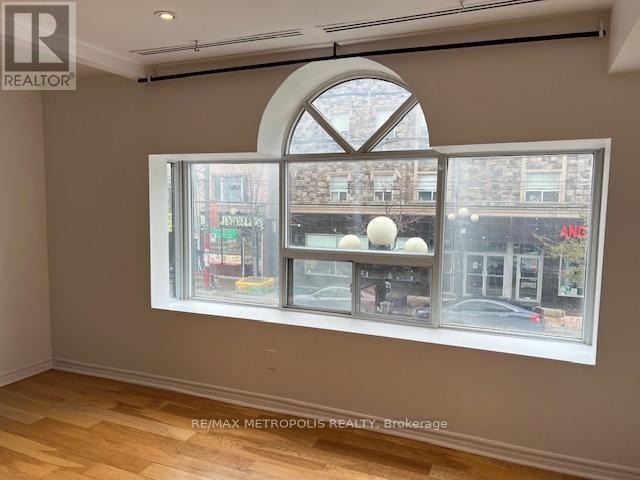 1431 & 1433 Gerrard Street E, Toronto, ON - Indoor Photo Showing Other Room