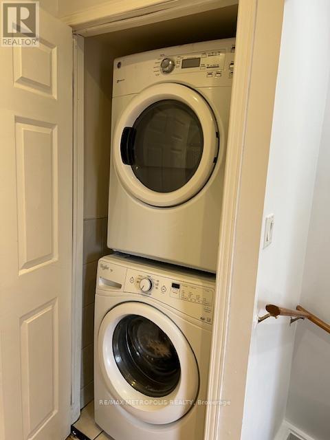 1431 & 1433 Gerrard Street E, Toronto, ON - Indoor Photo Showing Laundry Room