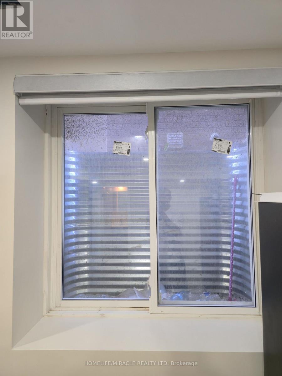 Basement Apartment - 23 Elverton Crescent, Brampton, ON - Indoor