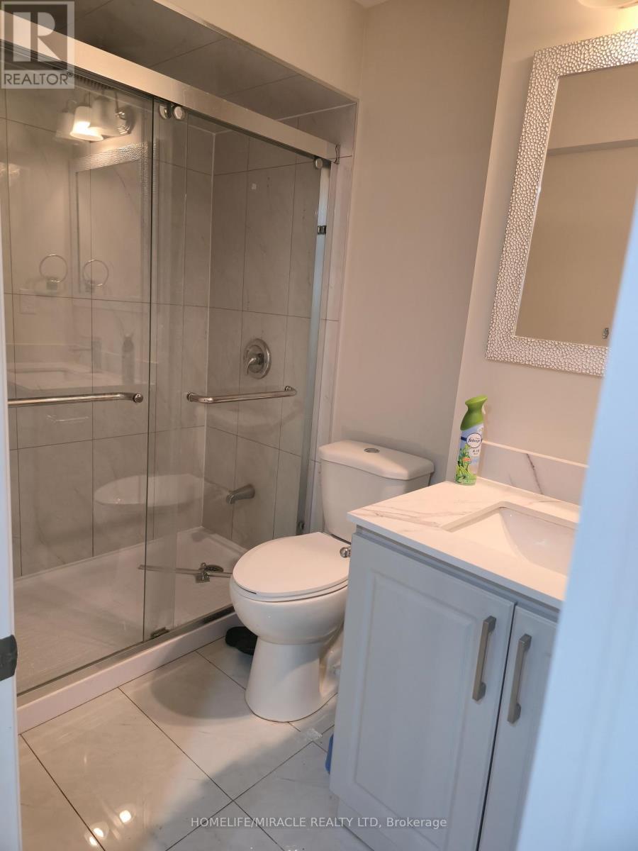 Basement Apartment - 23 Elverton Crescent, Brampton, ON - Indoor Photo Showing Bathroom