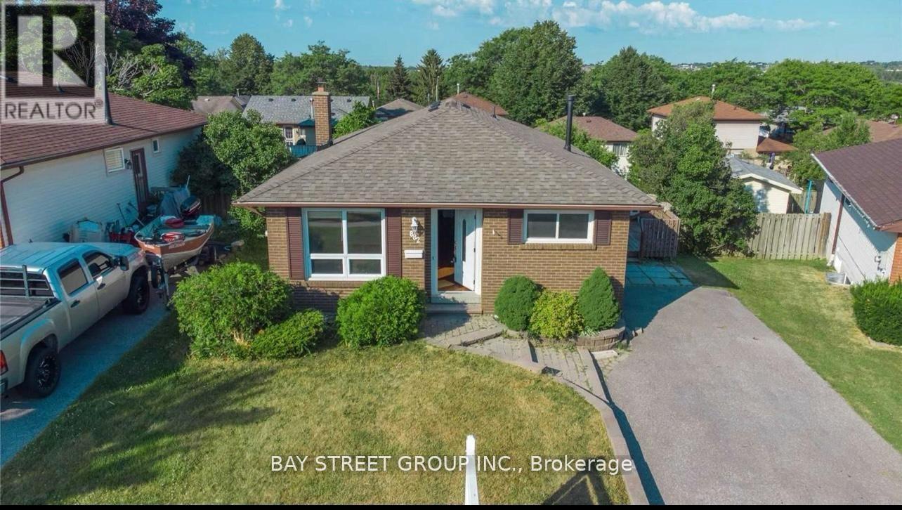 882 Southdown Drive, Oshawa, ON - Outdoor