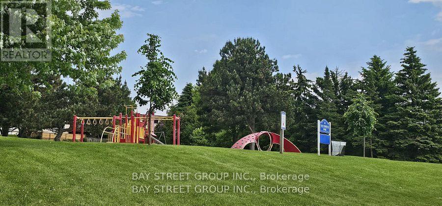 882 Southdown Drive, Oshawa, ON - Outdoor