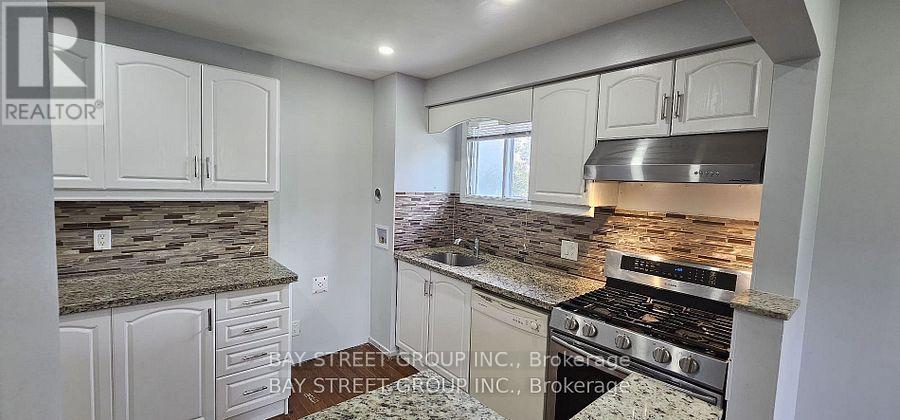 882 Southdown Drive, Oshawa, ON - Indoor Photo Showing Kitchen