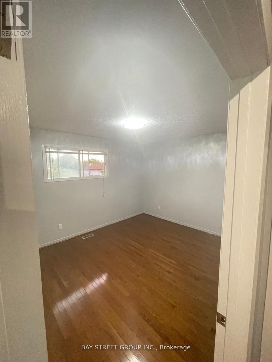 882 Southdown Drive, Oshawa, ON - Indoor Photo Showing Other Room